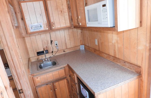 Leasburg Cabin | Whispering Pines Group cabin rental near Meramec River