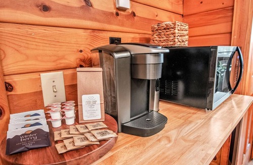 Gateway Apartment | Whispering Pines Hideaway~Secluded, Rustic, Cozy