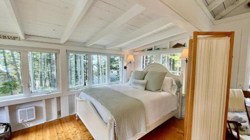 Spruce Head House | Whispering Spruces; Cozy Studio with Queen Bed & W
