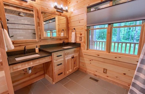 South Bloomingville Cabin | Whispering Trees Lodge , sleeps 10, 4 miles from Old Man's Cave