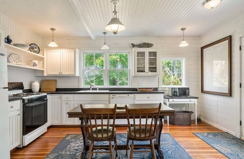 Mid-Coast and Islands House | Whispering Winds Cottage, Offering Ocean views & Resort Amenities, 5 BR/2 Bath