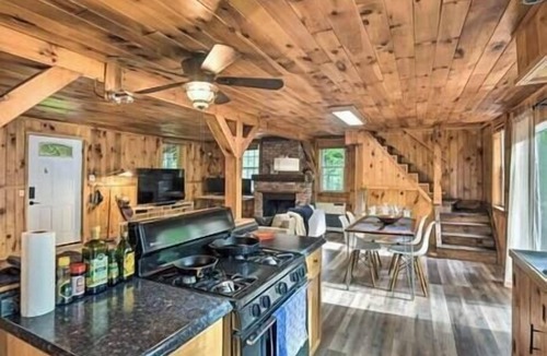 Grafton Cabin | Whispering Woods Cabin - Creekside & Pet Friendly