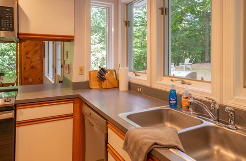 Campton House | White Mountain Basecamp | Hot Tub + Firepit + EV