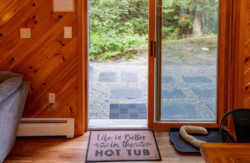 Campton House | White Mountain Basecamp | Hot Tub + Firepit + EV