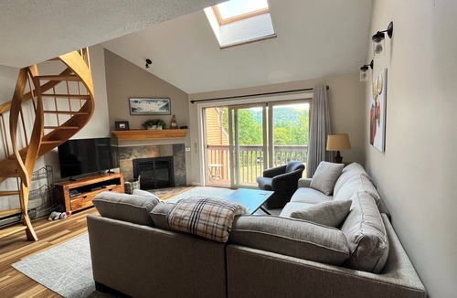 Jackson Condo | White Mountain escape at Nordic Village! Minutes to skiing and Storyland!