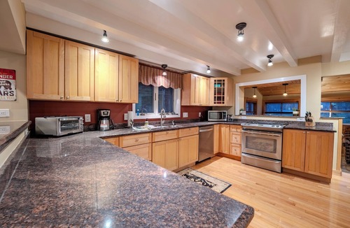 Woodstock House | White Mountains-10 Min to Loon-Hottub-Dog Friendly