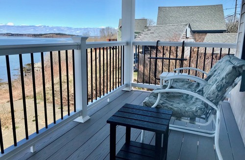 Lubec Cottage | White O’ Morn Cottage - Whimsical, comfy 1 BR 1.5 bath on Johnson Bay