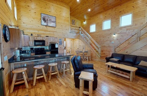 Hamden Cabin | Whitetail Haven Log Cabin on 56 Acres