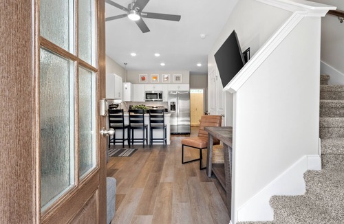 Clarksville Cottage | Whole Home 1012 & 1014 Franklin