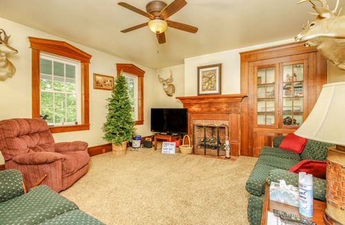 Deemston House | Wild Acres Farm, Fishery and Hunting Preserve - Lodge