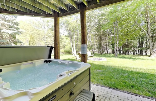 North Glade Hills House | Wild Wild West | Dock Slip, Hot Tub, Firepit + More!