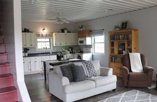 Advance House | Willow Acres- 2BD/2BA w/BBQ and outdoor patio