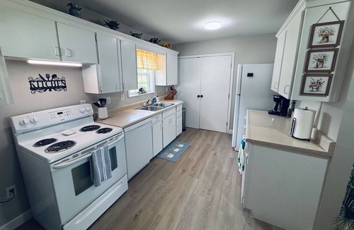 Fort Scott Cottage | Windmill Country Cottage - a place to relax away from the busy!
