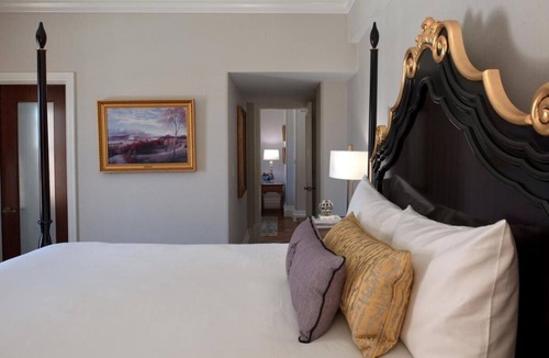 Historic Hill Hotel | Within Driving Distance of Castle Hill Light! w/Pool & Parking, and Garden!