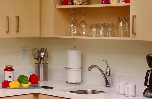 Middleburg Heights Hotel | Within easy reach of Roehm Athletic Complex! 2 Broad Suites W/Kitchen!