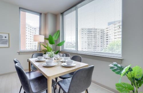 Crystal City Apartment | Wonderful 2BR Condo At Crystal City With Rooftop