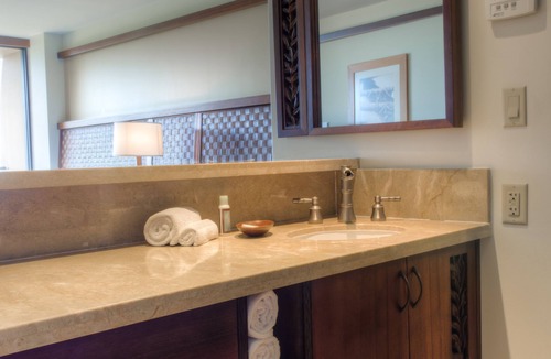 Kaanapali Hotel | Wonderful Trip to the Beach! Beachfront Location, With Outdoor Swimming Pool!