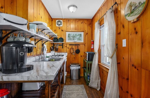 Silver Beach Cottage | Woodland View Cottage by the Pond