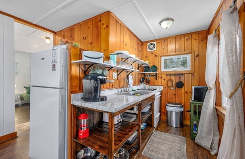 Silver Beach Cottage | Woodland View Cottage by the Pond