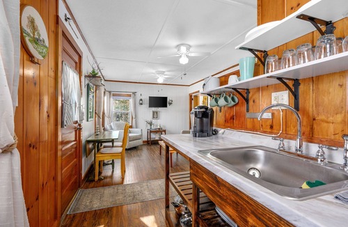 Silver Beach Cottage | Woodland View Cottage by the Pond