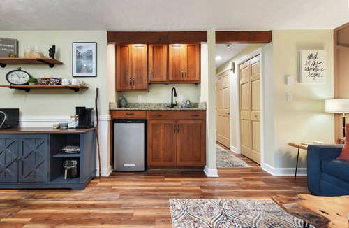 Farmington Condo | Woodlands Hideaway Cozy Retreat