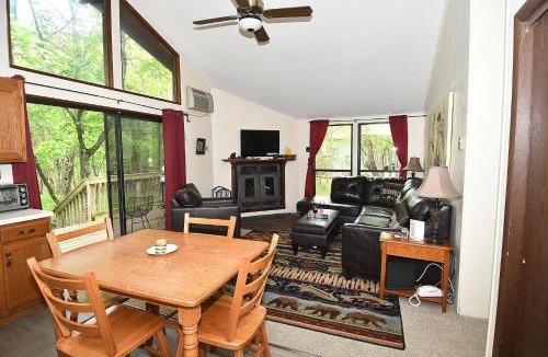 The Woods House | Woods Song - Hot Tub - Pet Friendly - Wifi - King Bed - Woods Resort - Golf Nearby - Pool Pass - Spa - Grill - Fireplace