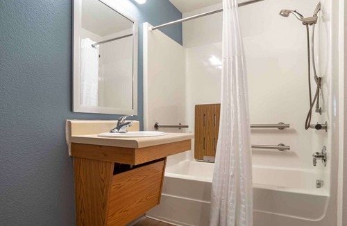Bentonville - Fayetteville Hotel | WoodSpring Suites Springdale