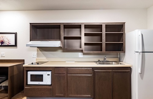 Maumee Hotel | WoodSpring Suites Toledo Maumee
