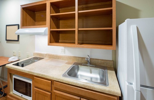 Southwest Topeka Hotel | WoodSpring Suites Topeka