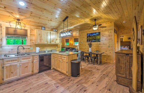 Lindseyville Cabin | Working Farm w/Fishing Pond! Brownsville Gem