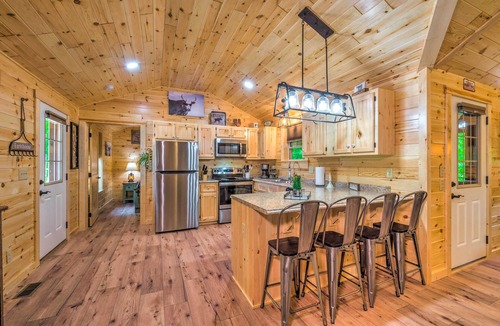 Lindseyville Cabin | Working Farm w/Fishing Pond! Brownsville Gem