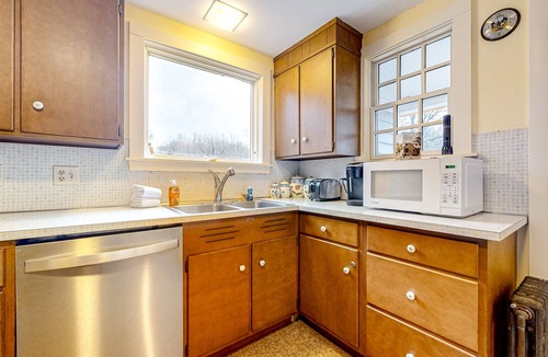 Wilmington House | Working farmhouse on 140 acres with old-world feel & Peloton - dog-friendly