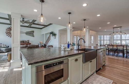 South Kansas City House | WORLD CUP OASIS! SPACIOUS, PRIVATE home on 8 acres! Sleeps 8 adults with HOT TUB