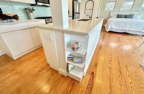 Sandwich Cottage | WOW View! Waterfront Cottage. Private Beach, King Bed, Full Kitchen. Relax&Enjoy