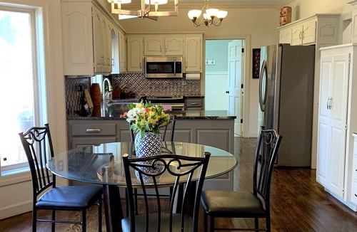 Pauline House | WOW ~ Watch the Sun Set from your Private Balcony ~ Family Gatherings