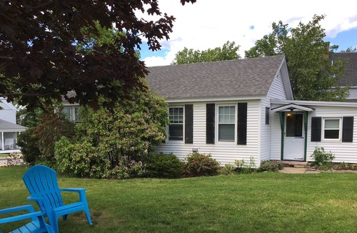 York Beach Cottage | York Beach 2 Bedroom 1st floor Cottage, private yard steps from beaches