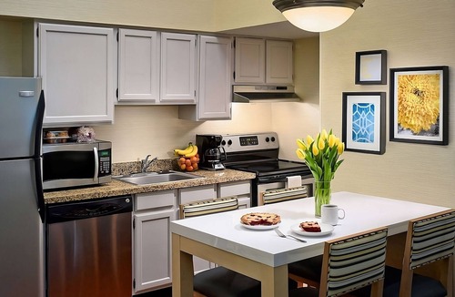 Omaha Hotel | You Found it! 3 Comfortable Units, Free Breakfast, Free Parking, Onsite Pool