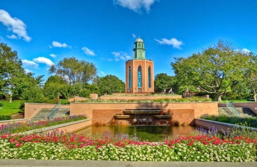 East Garden City House | You Found It! Minutes to City Cellar Wine Bar & Grill! Pets Allowed