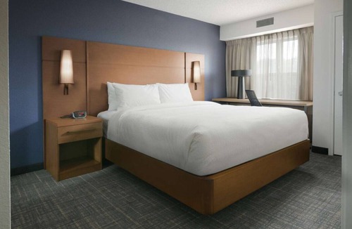 Fossil Creek Hotel | You Found it! Three Relaxing 2BR Suites, Swimming Pool, Free Parking & Breakfast