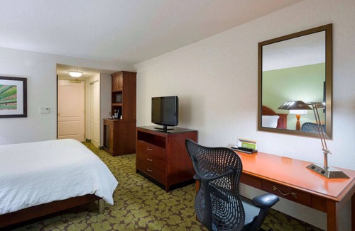 Silver Lane Hotel | Your Glastonbury Getaway: Comfort & Convenience Await! Free WiFi & Parking