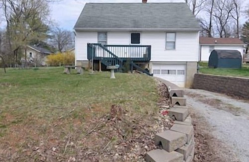 Bloomington House | Your groups Bloomington adventure starts here