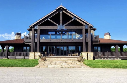 Gallatin House | Your luxurious vacation at this 28k private lodge awaits. Come be amazed.