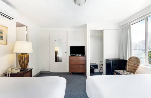 Waikiki Hotel | Your Next Favorite Getaway Starts Right Here! Outdoor Pool, Pets Are Welcome!