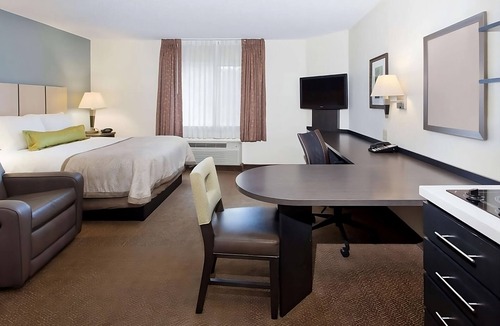 Wichita Resort | Your Relaxing Getaway Awaits! Kitchen, Parking, Pets Allowed, Near Sunset Park!