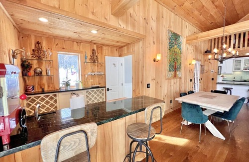 Stratton and Bromley Ski Areas House | Your Vermont Mountain Haven Pet Friendly home with Hot tub!