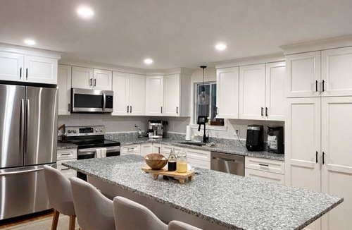 Mansfield House | Your World Cup Home Base! Comfortable 3-bedroom house + large yard