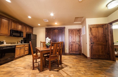 Zion National Park South Entrance Hotel | Zion Stay | 1 Unit | Queen Rooms Near Zion National Park Entrance