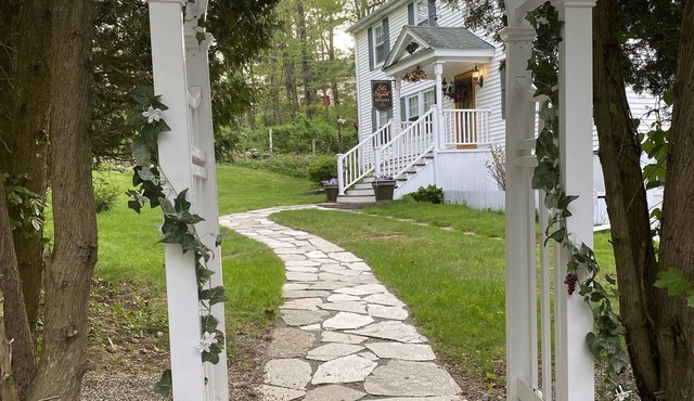 1 bdrm Garden Apt. Villa Setting, Ctrl Worcester/Boston, Ellen Elizabeth Est.