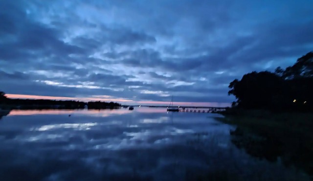 1 Bedroom Hamptons Waterfront Cottage Rental
