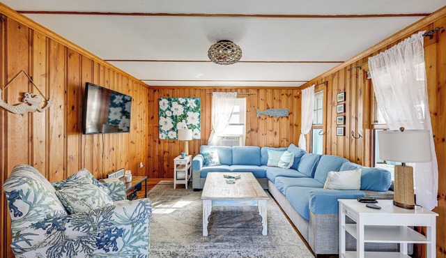 1 Block to Humarock Beach: Dog-Friendly Cottage